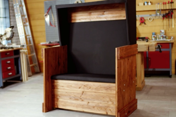 Gartenbank mit Dach aus Holz